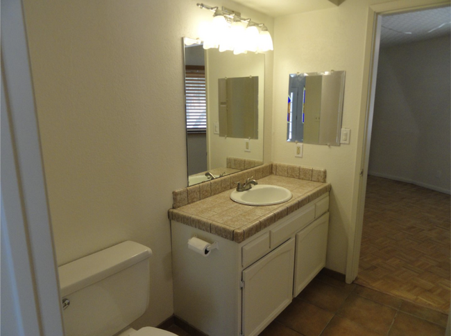 Building Photo - Spacious 2 story home located in West Golden Hills