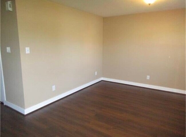 Building Photo - 1035 Grassy View Dr