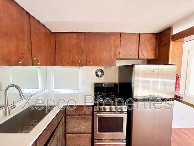 Building Photo - 134 Fondulac St