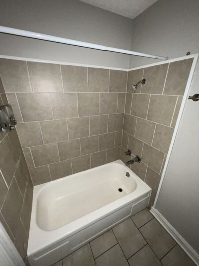 Building Photo - 3-Bedroom, 1.5-Bath Home in Baker  | Available Now!