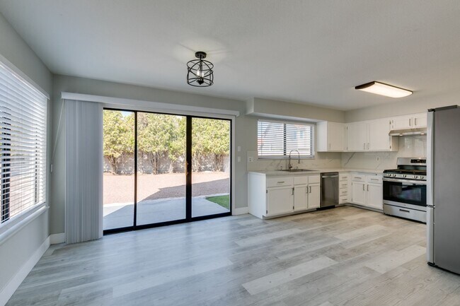 Building Photo - 3-Bedroom Dream Home in Green Valley