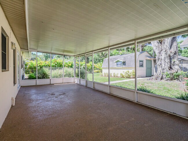 Building Photo - 855 28th Ave