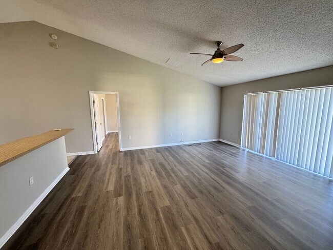Building Photo - Split Floor plan 3/2 in Poinciana