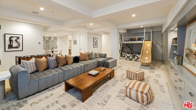 Building Photo - 720 Amalfi Dr