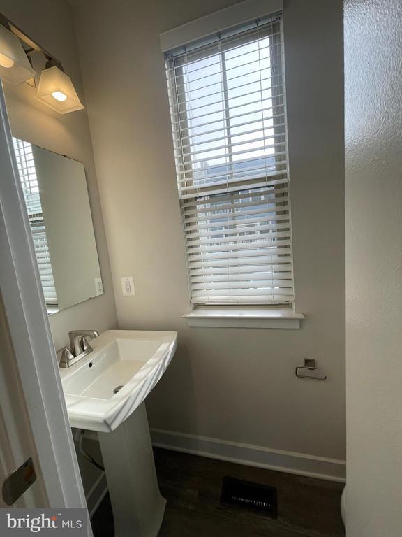 Building Photo - 8715 Shady Pines Dr