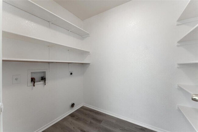 Building Photo - 315 Bello Dr