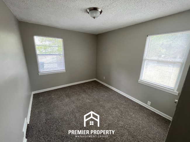 Building Photo - 5580 Lochinvar Rd