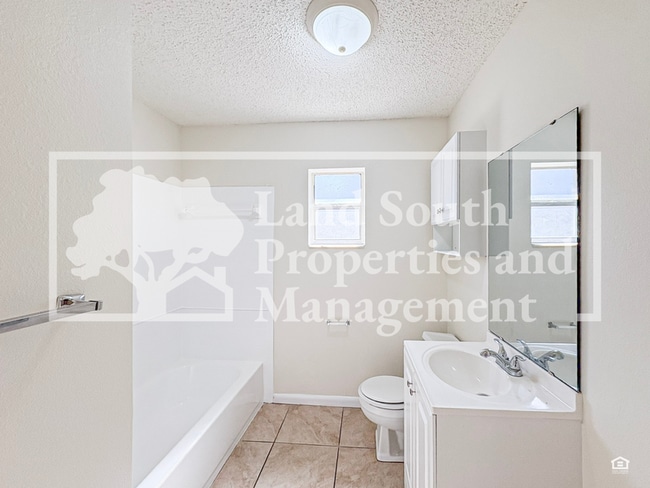 Building Photo - 5859 Charlton Dr