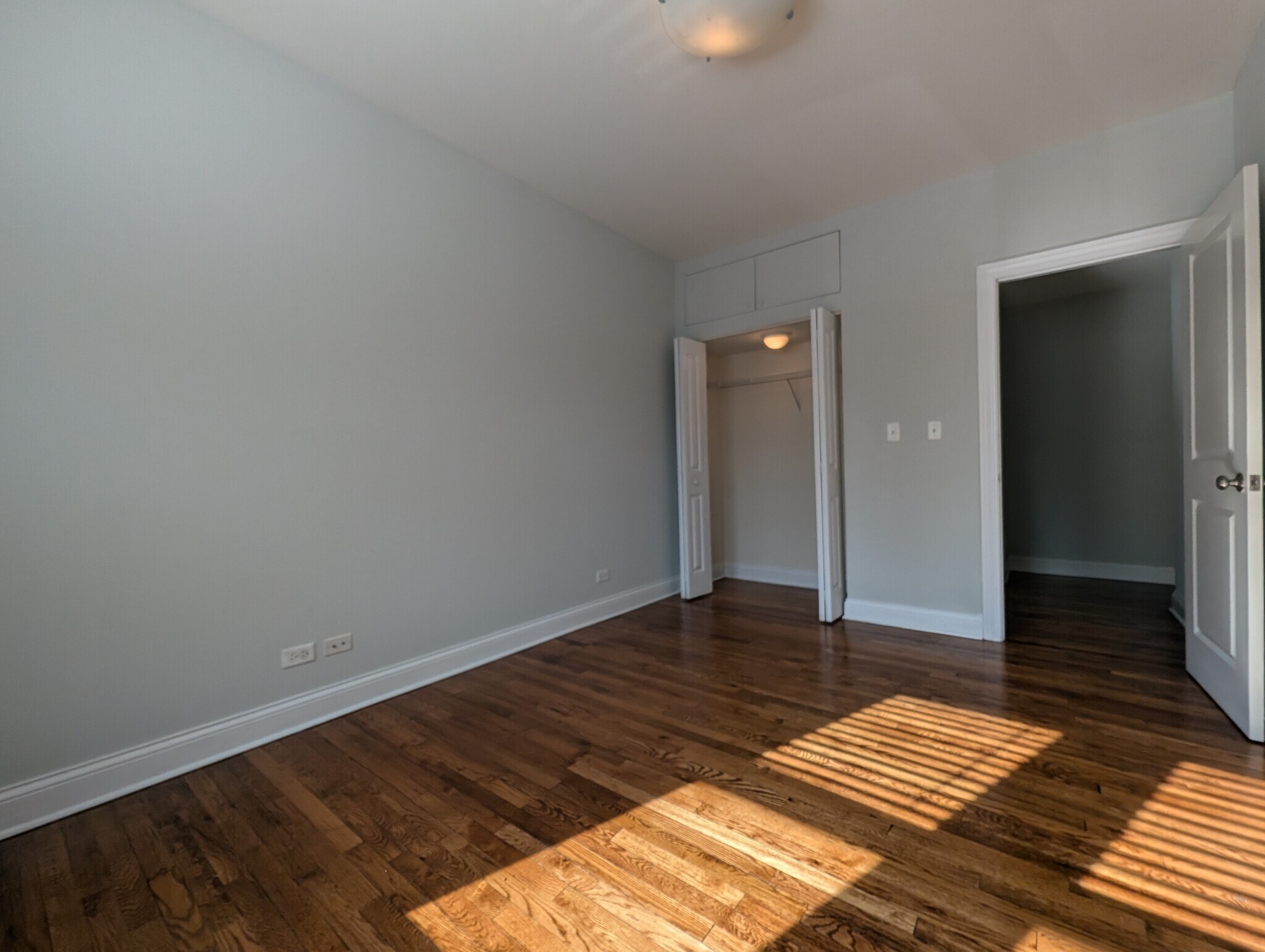Building Photo - 722 W Addison St