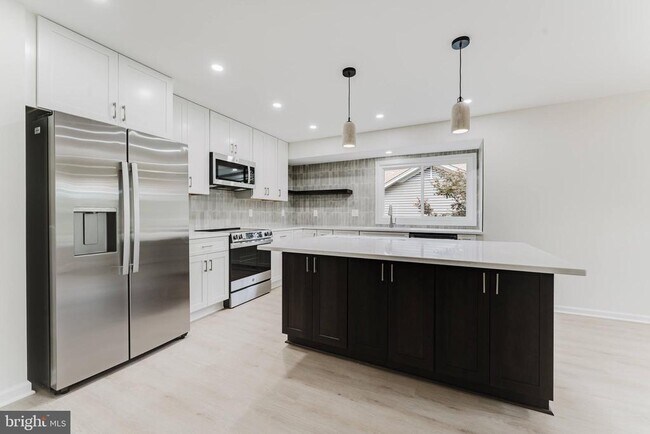 Building Photo - 7107 Sontag Way