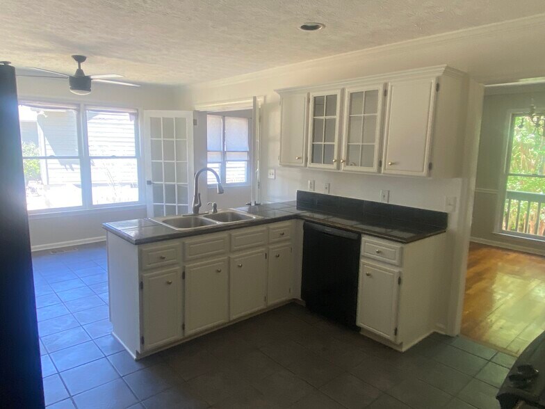 Building Photo - 114 Riviera Rd