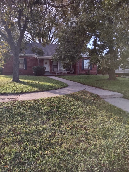 Building Photo - 30 N Trinity St