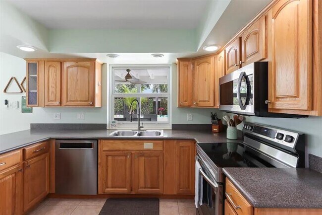 Building Photo - 608 Malabar Ave