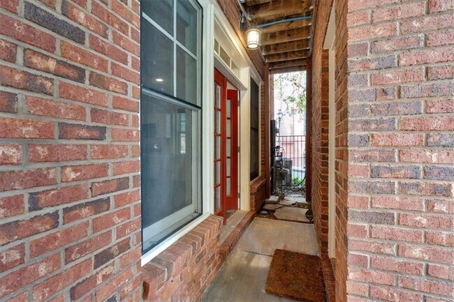 Building Photo - 942 Glenwood Ave SE