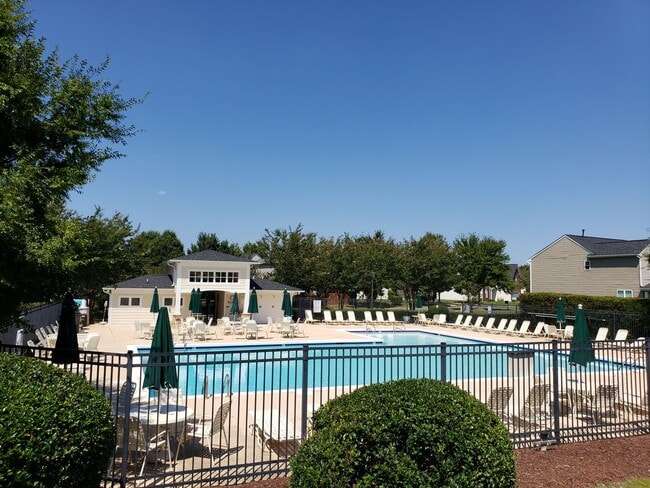 Building Photo - Beautiful home in Ballantyne