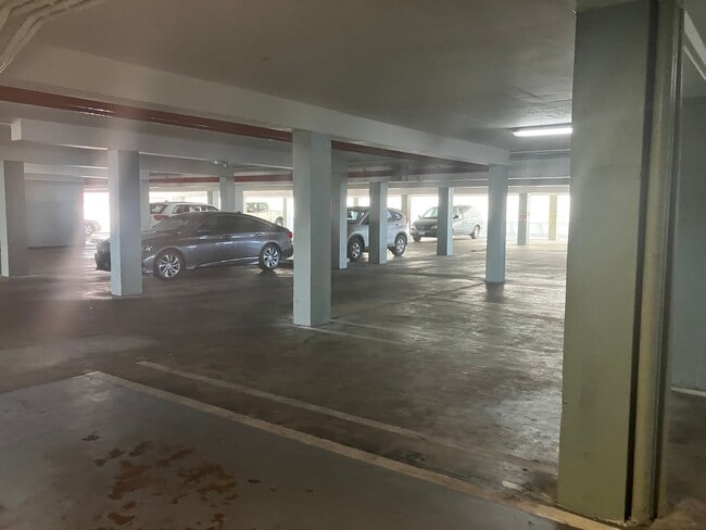 Building Photo - Furnished Beachside Studio Apartment