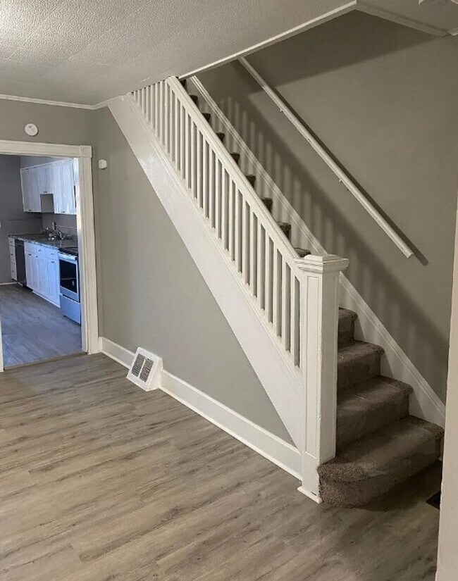 Building Photo - Cozy 4 Bedroom, 1 Bath Home in West York Schools!