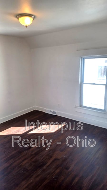 Building Photo - 2070 W 105th St