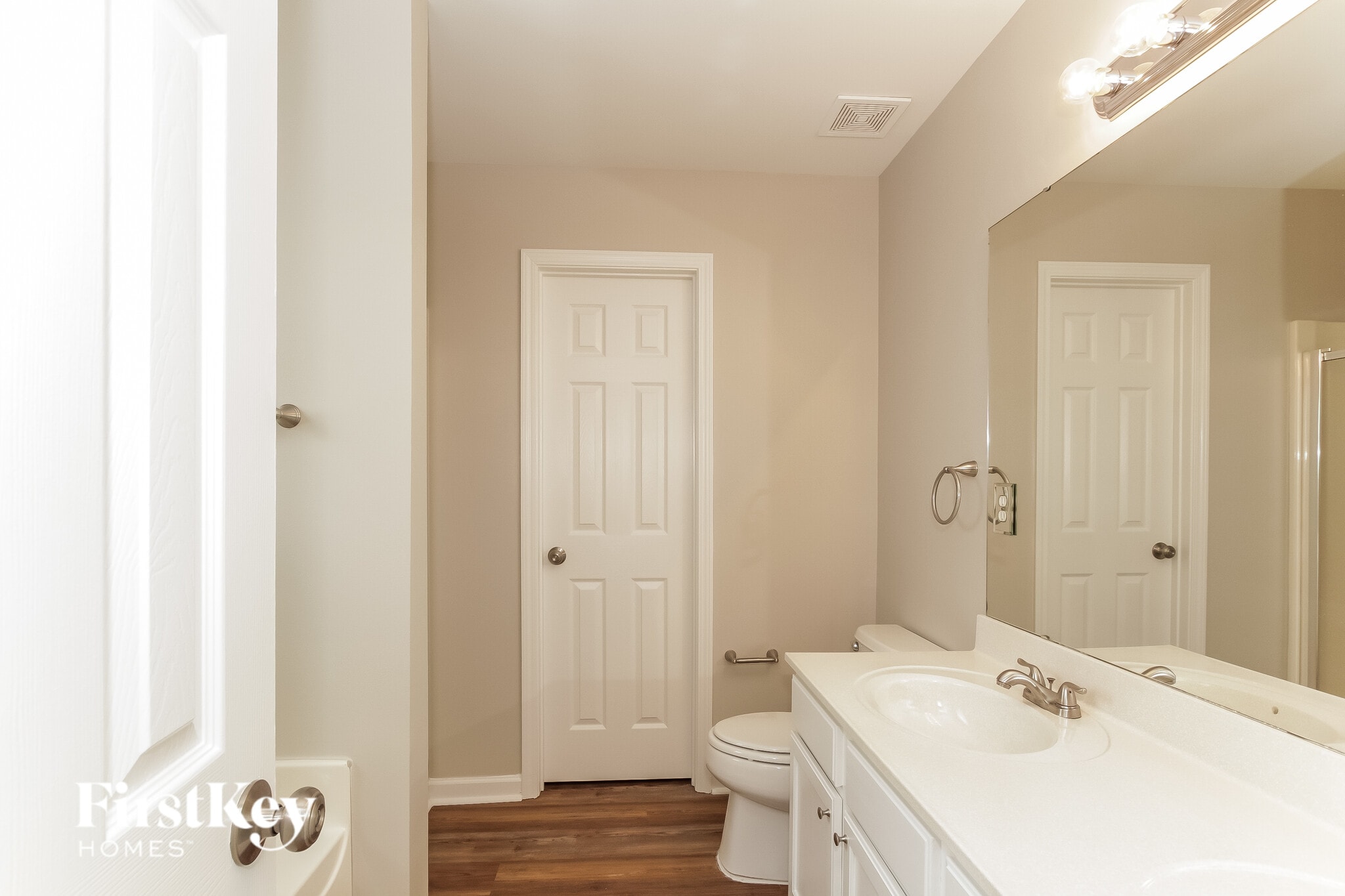 Building Photo - 6111 Forest Pond Dr