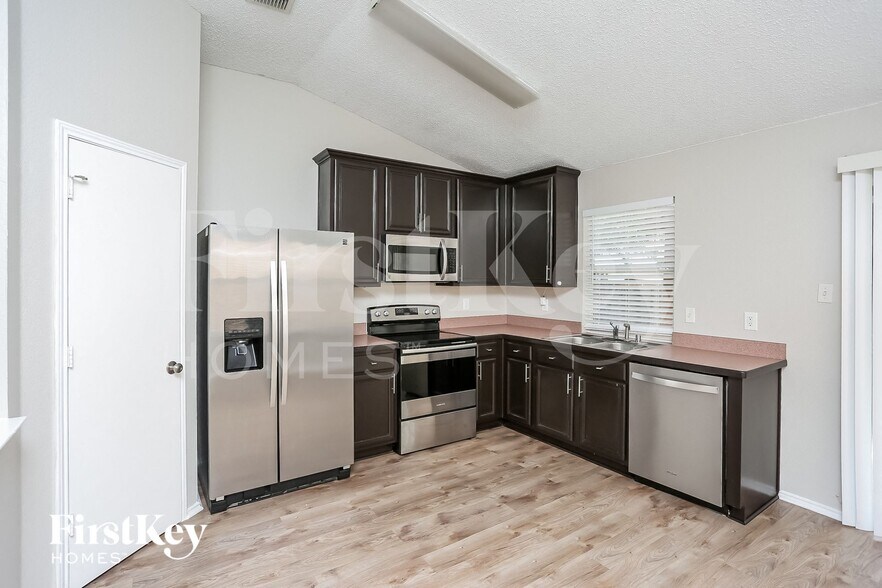 Building Photo - 10141 Chapel Ridge Dr