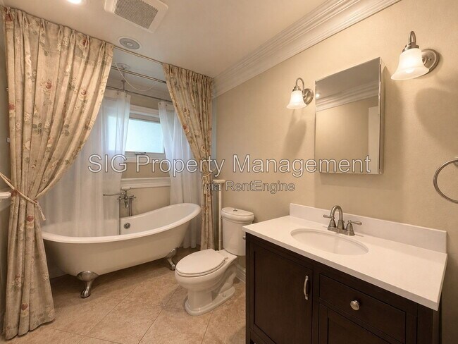 Building Photo - 352 S Orange Grove Blvd