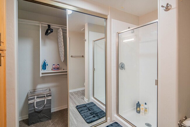 Building Photo - 1275 E University Dr