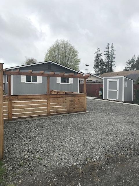 Building Photo - 2 bedroom 1 bath duplex in downtown Kent