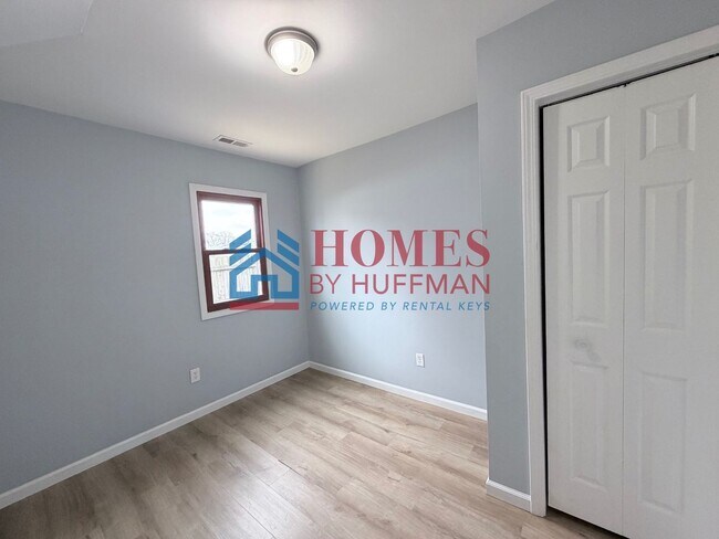 Building Photo - Three Bedroom House | Now Available