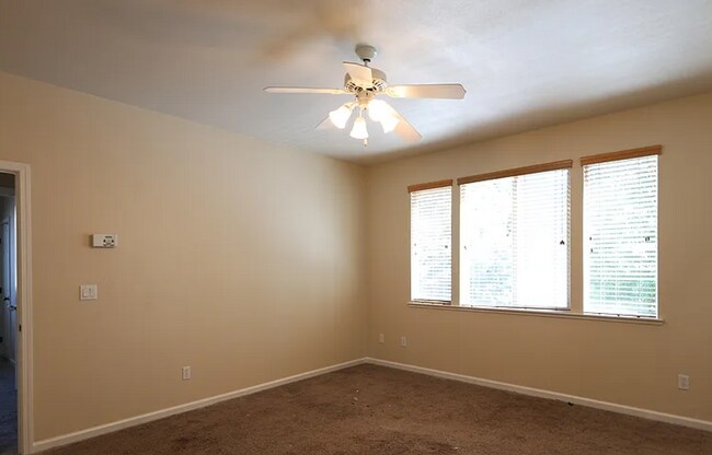 Building Photo - New Renovation* Prestigious Spacious 4 Bedroom