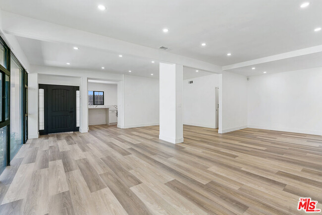 Building Photo - 130 Le Doux Rd
