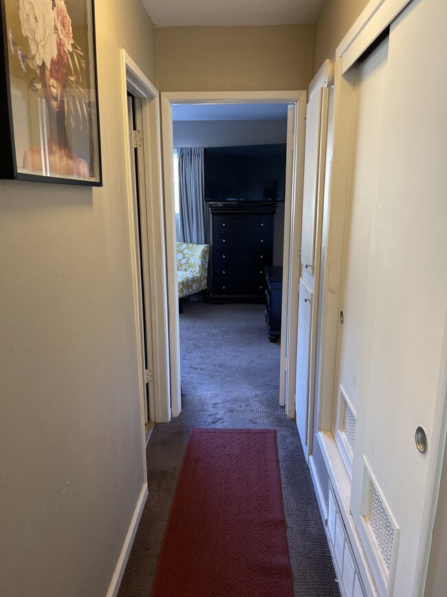 Upstairs Hallway - 59 Meadowbrook Ave