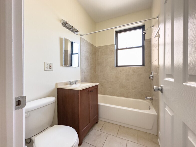 Building Photo - 385 Park Ave