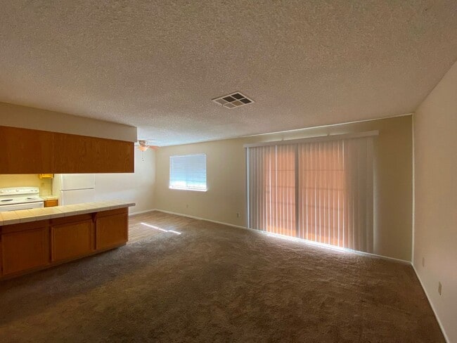 Building Photo - 101 Luna Way