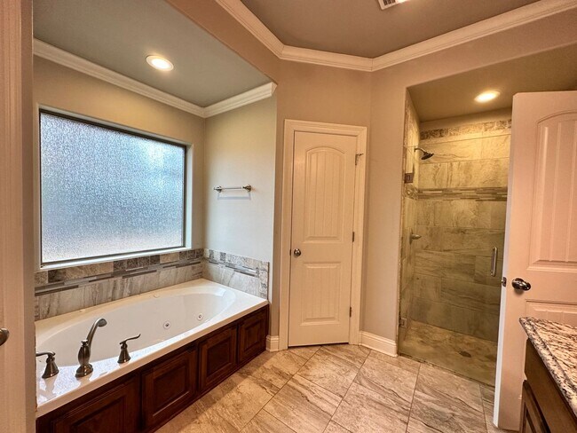 Building Photo - 1100 Bear Creek