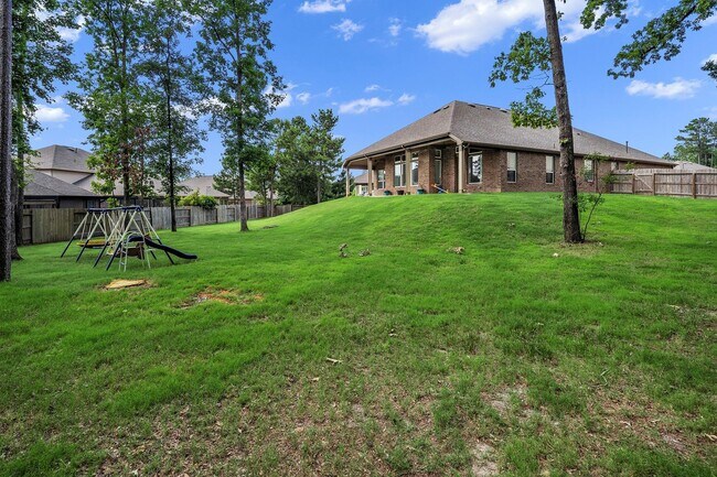 Building Photo - 1810 Daly Way