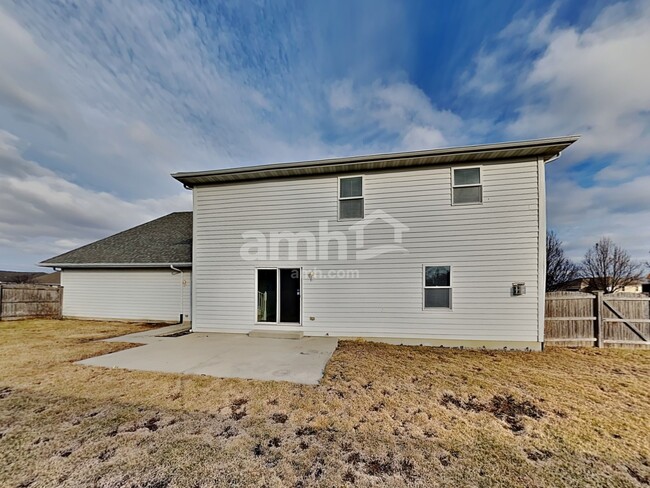 Building Photo - 1726 Periwinkle Dr