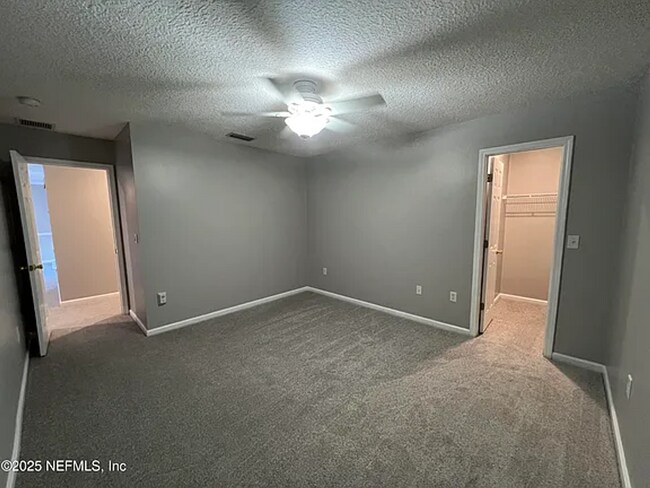 Building Photo - 6 Bedrooms 4 Bathroom 1672 Hammock Grove Lane