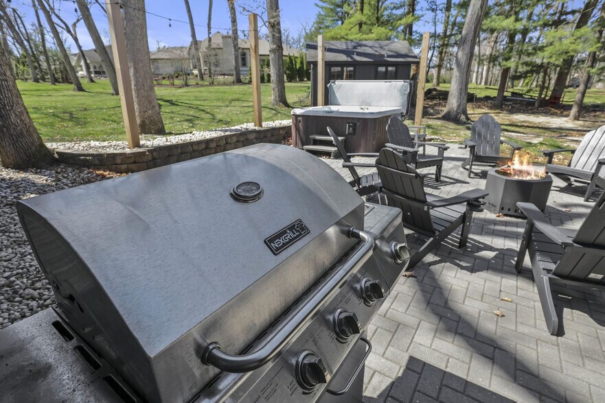 Building Photo - 5488 Fernwood Ln