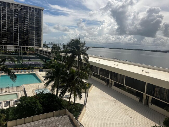 Building Photo - 1925 Brickell Ave