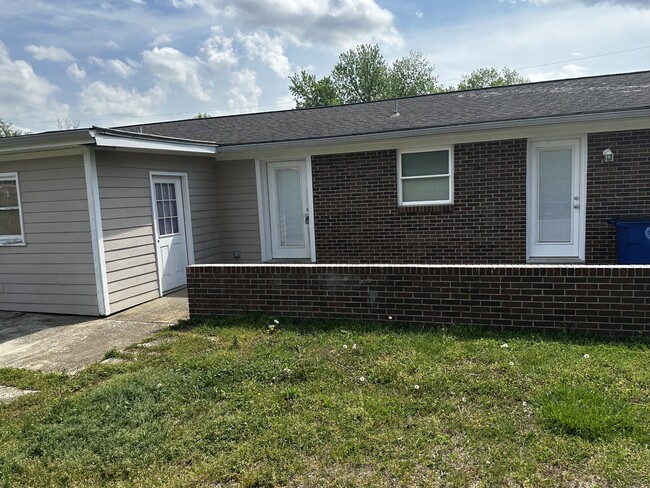 Building Photo - 100 Parker Rd