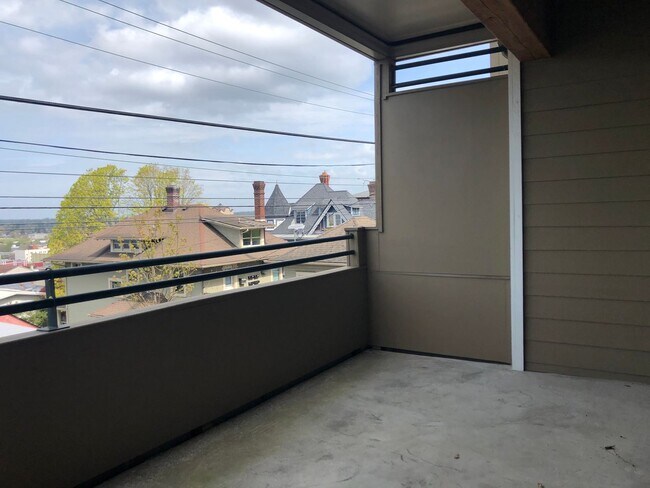 Building Photo - 3 Bed 2 Bath Condo in Bellingham near WWU