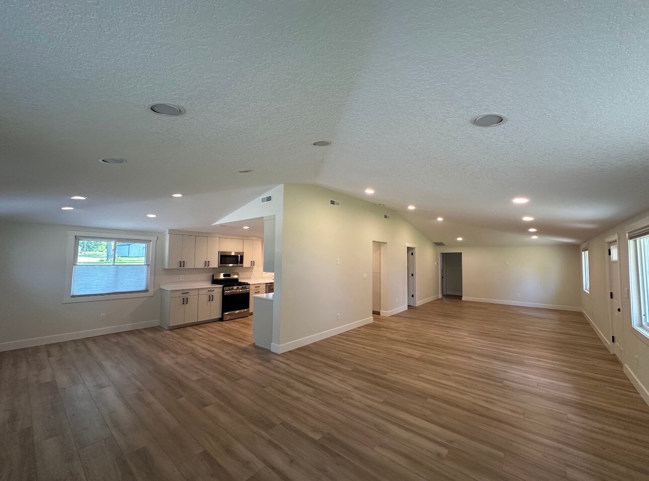 Living room - 1415 S Oak St