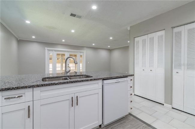 Building Photo - 14729 Tall Tree Dr