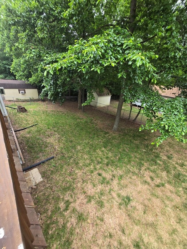Building Photo - Nice Big 3 bedroom Home