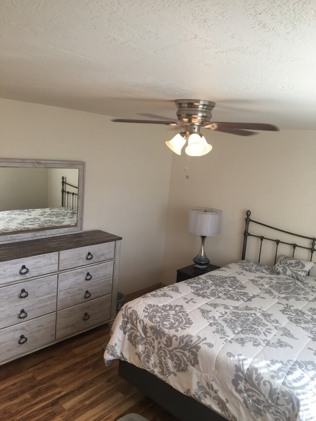 Building Photo - Beautifully Appointed Furnished One Bedroom Condo