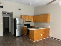 Building Photo - 1 bed 1 bath newly renovated townhouse