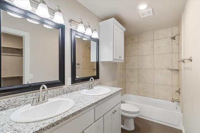 Building Photo - 410 Grove St