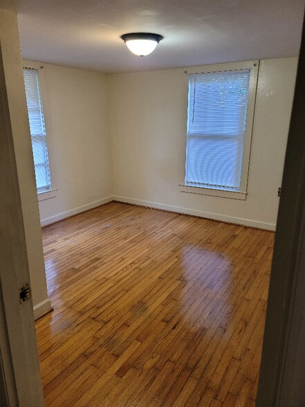 Building Photo - 312 Creps St