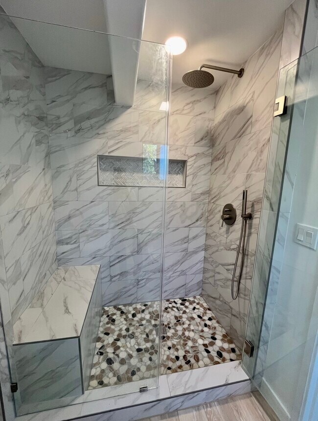 Building Photo - 3445 Valley St