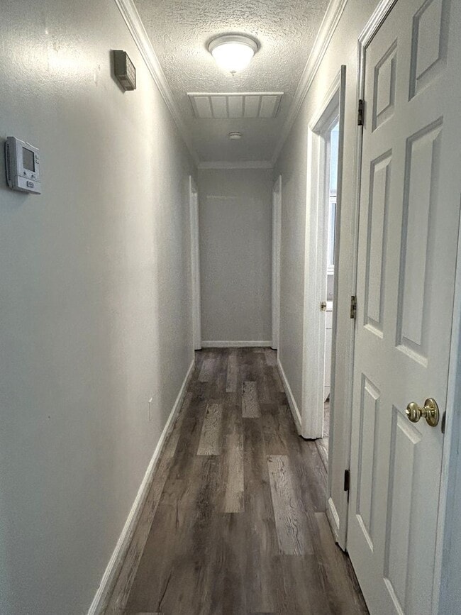 Building Photo - Charming Split-Level Home with Spacious Yard & Modern Updates – Ideal Location!